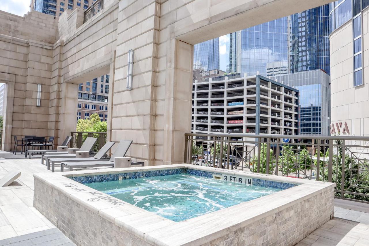 Apartamento Downtown Houston High-Rise, A Powerhouse Of Luxury Exterior foto